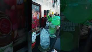 Shorts Mixología con Vodka  Amazing Bartender Skill [upl. by Aldredge]