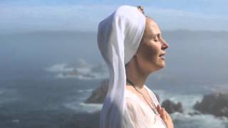 Snatam Kaur Shabad Chattr Chakkr Vartee [upl. by Hoye42]