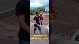 Homem gaiato perde celular Vídeo comédia [upl. by Naxor]