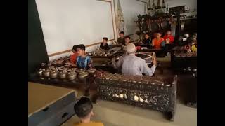 LATIHAN GAMELAN KENONG [upl. by Enaols]