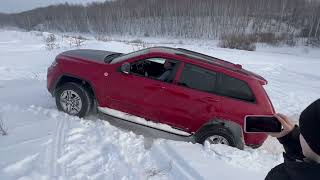 Offroad Jeep Grand Cherokee wk2 snow rides [upl. by Tumer]