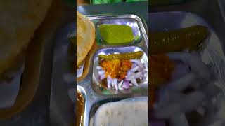 छोले भटूरे  Best chhole bhature  Delhi ke mashur chhole bhature food shorts chholebhature [upl. by Selrac215]