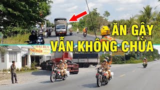 Xe tải xứng đáng ăn gậy của CSGT vì xem thường tín hiệu của moto mở đường đoàn đua xe đạp HTV cup [upl. by Frederic451]