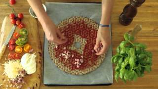 How to bake a Crispbread Pizza [upl. by Wiatt]