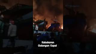 Kebakaran Galangan Kapal di Dermaga Sungai Slamaran Krapyak Lor  Panjang Wetan [upl. by Nwotna750]