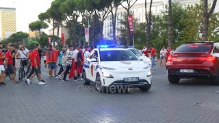 Shqipëri  Poloni rrugët e Tiranës quotpushtohenquotnga tifozët e Kombëtares [upl. by Haidabez]