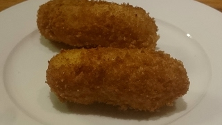 Aardappelkroketjes  Recept krokante kroketten met aardappelpuree [upl. by Anailil218]