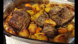 Carne de vitela assada no forno com batatas 🐄🥔 [upl. by Aleunam]