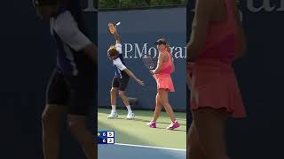 😡Tsitsipas explose sa raquette devant Badosa shorts tennis [upl. by Jamilla291]