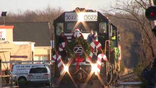 HD Conrail Santa Train  Six Minutes of Leslie RS3L Horn and Federal Q Sirens [upl. by Nadroj]