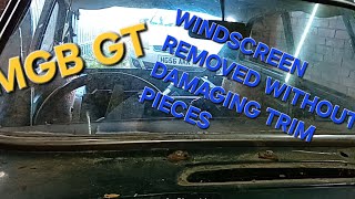 Removing a mgb gt windscreen in under 5 minutes [upl. by Halie609]