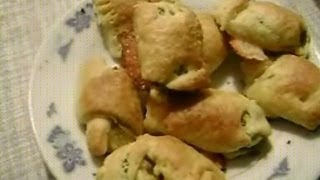 Video Ricetta Fagottini di Sfoglia con Fiori di Zucca Salame e Provola Cucinando per Caso [upl. by Elehcor]