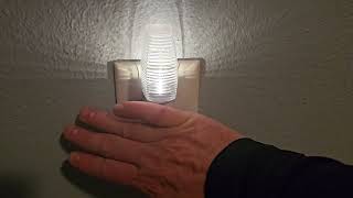 Maxxima MLN 16 LED Plug in Night Light Features Auto Dusk to Dawn Sensor 5000K Daylight Review [upl. by Rutherford]