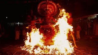 Kandanar Kelan Theyyam at Niduvallur  HD [upl. by Ihp]