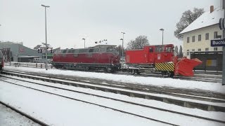 V 200 Br 221 124 mit Schneepflug und mit Makro in Buchloe [upl. by Brok]