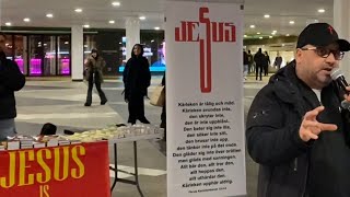 ”Herren är min styrka och min sköld På honom litar mitt hjärta ” Sergels torg Stockholm 20241110 [upl. by Eitsirhc145]