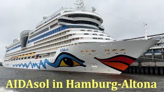 AIDAsol in Hamburg  Nahe Vorbeifahrt am Anleger Altona mit der Hafenfähre [upl. by Anev]