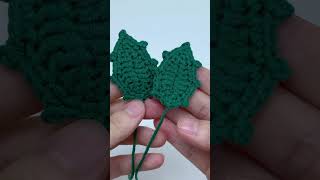 Easy crochet holly leaves berries crochet crochetanywhere easycrochet xmas crochetleaves [upl. by Boone]