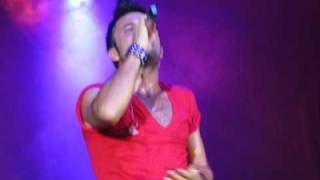 Tarkan Live 131208 Vazgecemem Istanbul Agliyor [upl. by Norma]