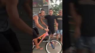 descendo de bicicleta kkkk😂 shorts shortvideo [upl. by Oker]