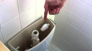 Comment changer le flotteur des toilettes  Réparer ses toilettes [upl. by Simeon]