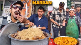 PAKISTANI STREET FOOD IN MARDAN  Nalli Chapal Kebab Meat Pulao amp Mutton Rosh [upl. by Persas]