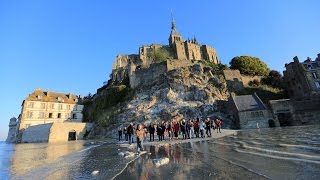 Le phénomène des grandes marées au Mont SaintMichel [upl. by Nilekcaj]