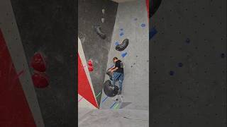 V4⚫️ at Crux Boisbriand boulder rockclimbing climb bouldering climbing [upl. by Arracahs555]