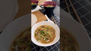 shorts  Curry udon com ovo e barriga de porco  COZINHA TREVOUS [upl. by Sheree129]