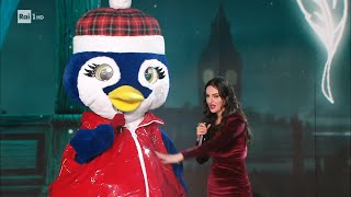 Pinguino canta quotMi sento benequot con Arisa  Il cantante mascherato  25 03 2022 [upl. by Enitselec]