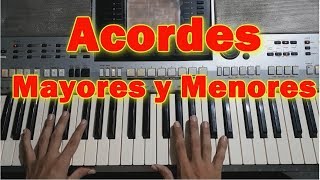 como hacer ACORDES Mayores y Menores en piano facil  Tutorial [upl. by Germano]