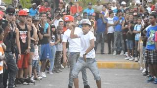 Batalla De Gallos Dembow  Vídeo Oficial Bailando Dembow 2014 [upl. by Aerdna]