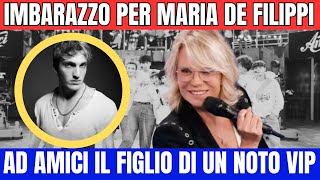 AMICIIMBARAZZO PER MARIA DE FILIPPI TRA I CONCORRENTI IL FIGLIO DI UN NOTO VIP [upl. by Rogers]