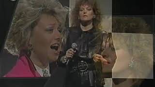 Elaine Paige amp Barbara Dickson  I Know Him So Well  1984 [upl. by Vinn]