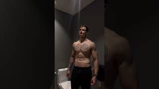 POSING TOILETTES motivation edit musculation sportsinspiration mindset bodybuilding athlete [upl. by Otanod683]