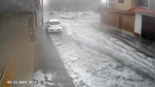 Inundaciones en varios sectores de Cuenca tras fuerte aguacero y granizo [upl. by Editha]