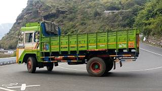 Old Lorry And Car Bike Turning Pollachi Valparai Harpin bend Hills Driving [upl. by Foulk142]