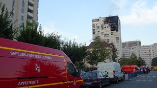 Pompiers de Paris sur Feu Dhabitation Paris Fire Dept responding highrise Building fire [upl. by Staffan]