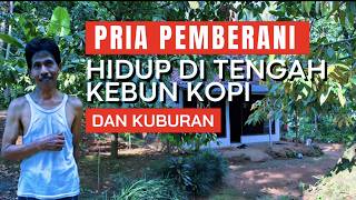 PRIA PEMBERANI HIDUP DI TENGAH KEBUN KOPI DAN KUBURAN I KEHIDUPAN PEDESAAN KOPEN CUNGKING BANYUWANGI [upl. by Polad]