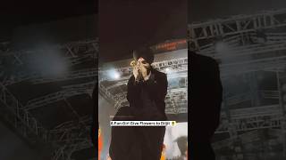 Crying girl give Flowers to Diljit Dosanjh in Concert 🌻 Diljit Dosanjh Love Song diljitdosanjh [upl. by Telrats]