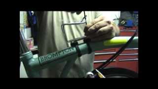 Brompton bike VéloPliant  Sangle pour porte bidon de la Cie Eliteitcom [upl. by Brechtel671]