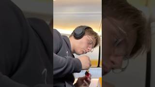 Världens billigaste flygbiljett✈️ challange humor video [upl. by Izabel910]