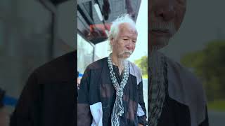 Brave homeless old man catches thief KINDNESS MAN kindness homeless goodperson help oldman [upl. by Lehcor]