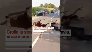 Crolla la strada tra Lodi e Pavia e si apre una voragine un auto si ferma a pochi metri dalla buca [upl. by Windzer]