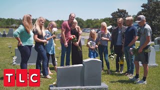 The Family Reunites at Joshua Plaths Gravesite  Welcome to Plathville [upl. by Weight984]