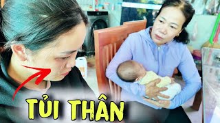 NGHẸN NGÀO Giây Phút Ba Mẹ Con Gặp Mặt Gia Đình ELuận  Luận Vlog [upl. by Eirret779]