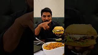 MFC Farzi Cafe  Burger  Falnir  Mangalore Mutton Filli Burger  Beary Zulfi [upl. by Treharne271]