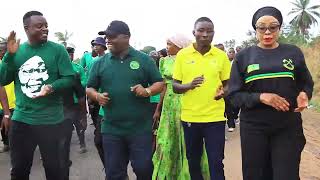 MWANDINGAUmati mkubwa wa wanachama wa CCM wajitokeza kumpokea Mwenyekiti wa UVCCM mkoa wa Kigoma [upl. by Anaicul]