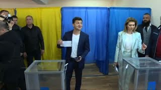 Election en Ukraine  Zelensky vote au second tour  AFP Images [upl. by Riannon211]