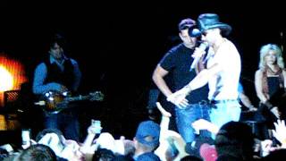 Tim McGraw to the rescue again at the Gorge in George Washington [upl. by Fortunato]